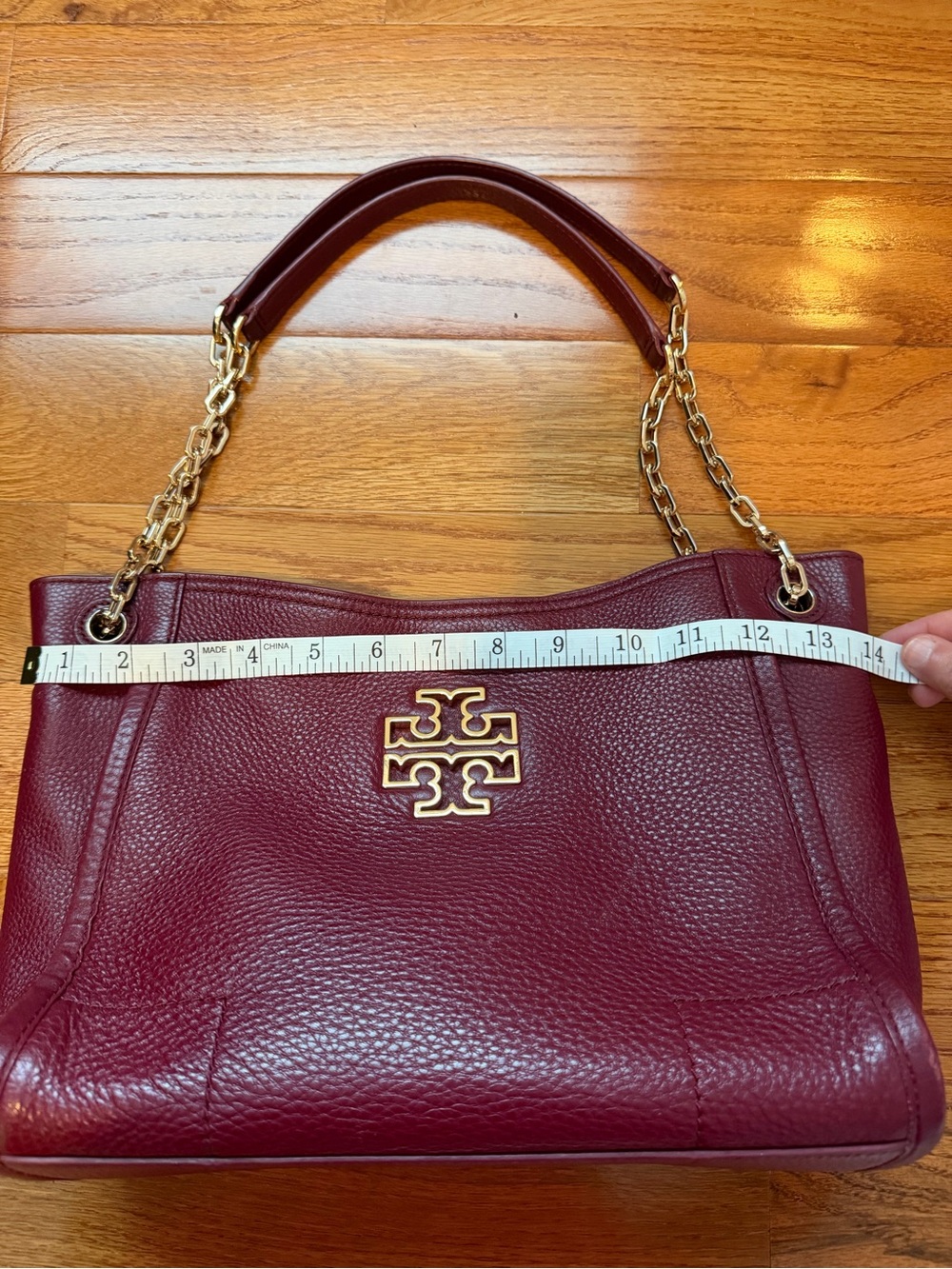 Tory Burch Burgundy Leather Shoulder purse with Gold Chain - Picture 3 of 9
